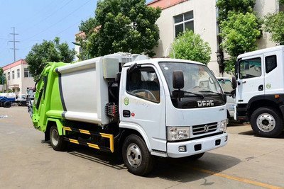 力威江淮壓縮式垃圾車 城鄉(xiāng)環(huán)衛(wèi)的高效清運解決方案